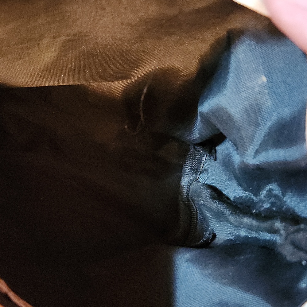 Black 'Queen' Pouch with Bee Design - Picture 5 of 7